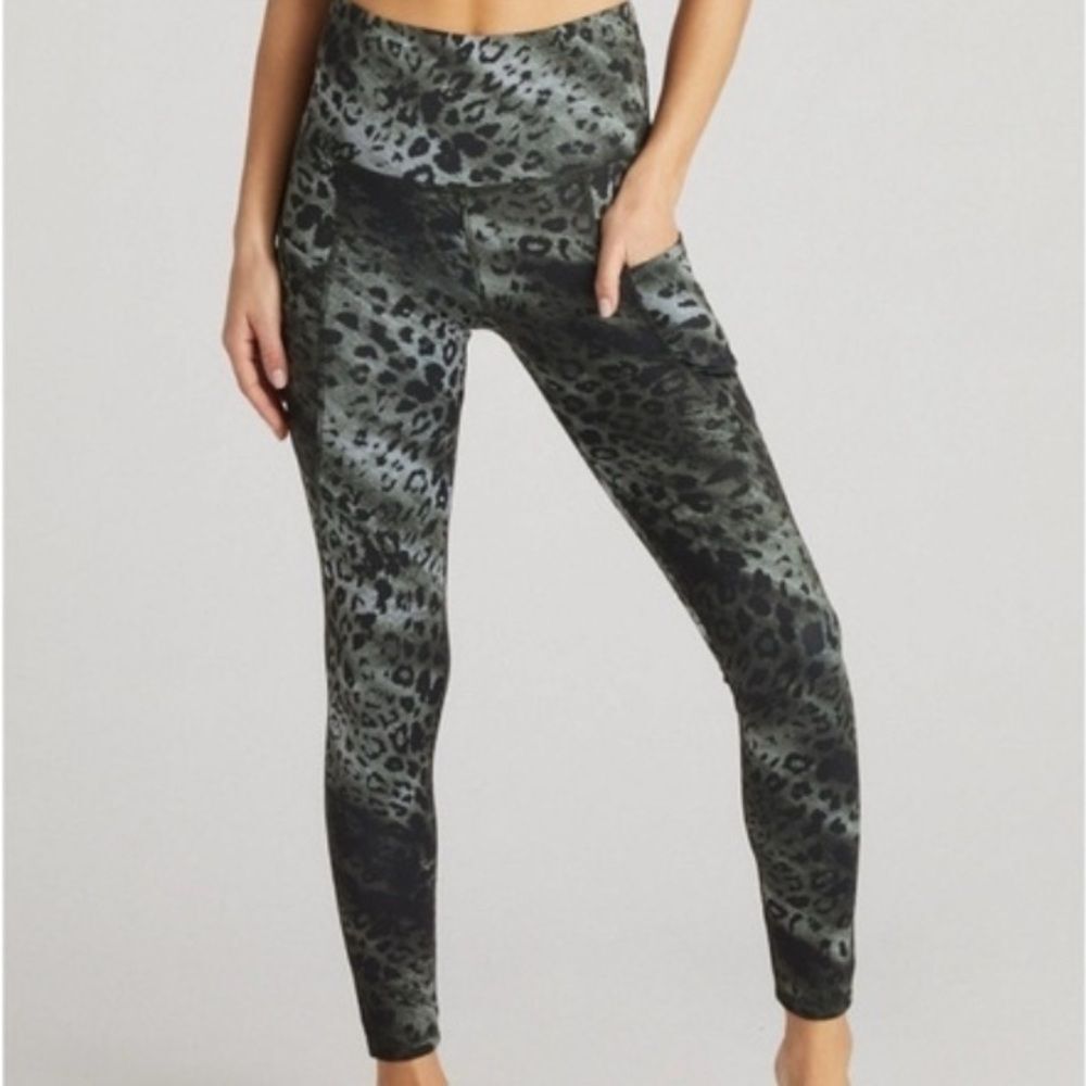 Strut This Lycra Leopard Print Leggings OS